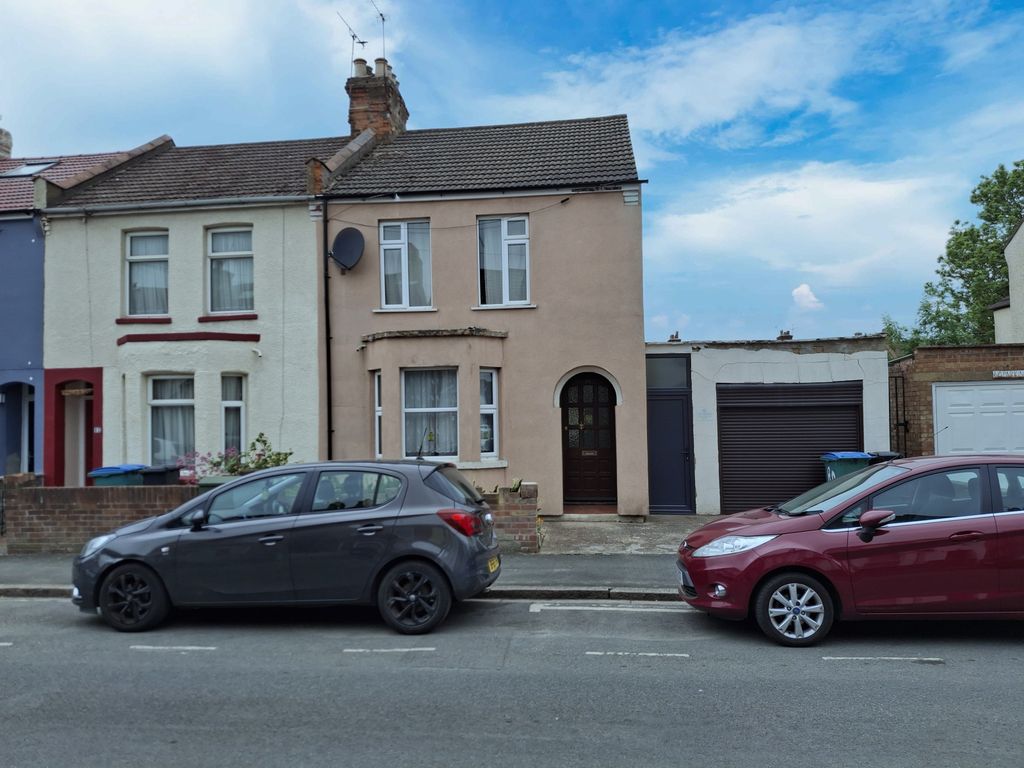 Property photo 1 of 12 3 Bedroom Detached For Sale