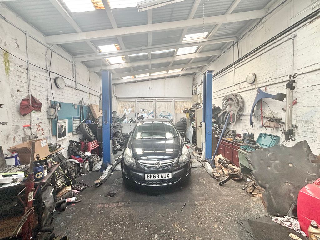 Property photo 3 of 8