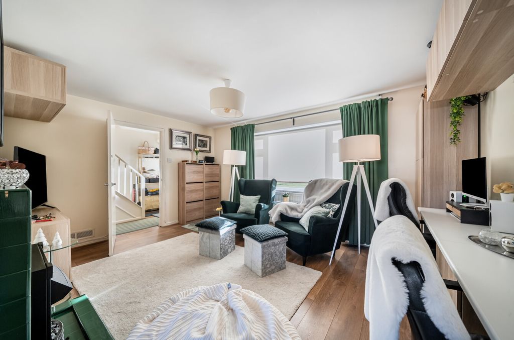 Property photo 2 of 23 1384526146929Af665E096