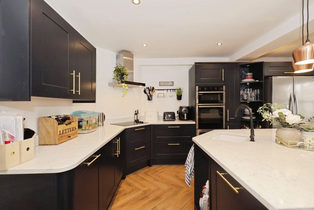 Property photo 3 of 23 Pbox-Img.Jpg