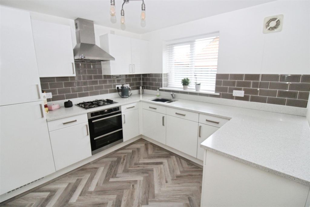 Property photo 3 of 23 Dining Kitchen