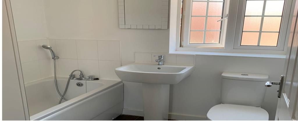 Property photo 2 of 14 Bathroom