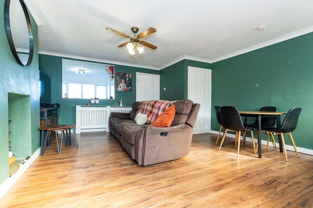 Property photo 2 of 17 Lounge/Dining Room