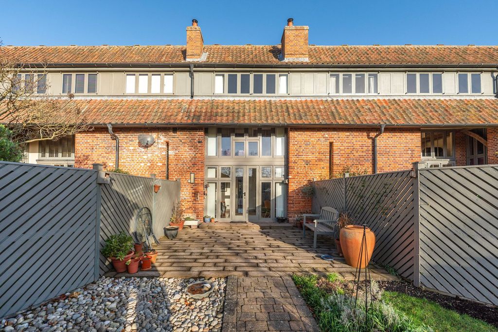 Property photo 3 of 28