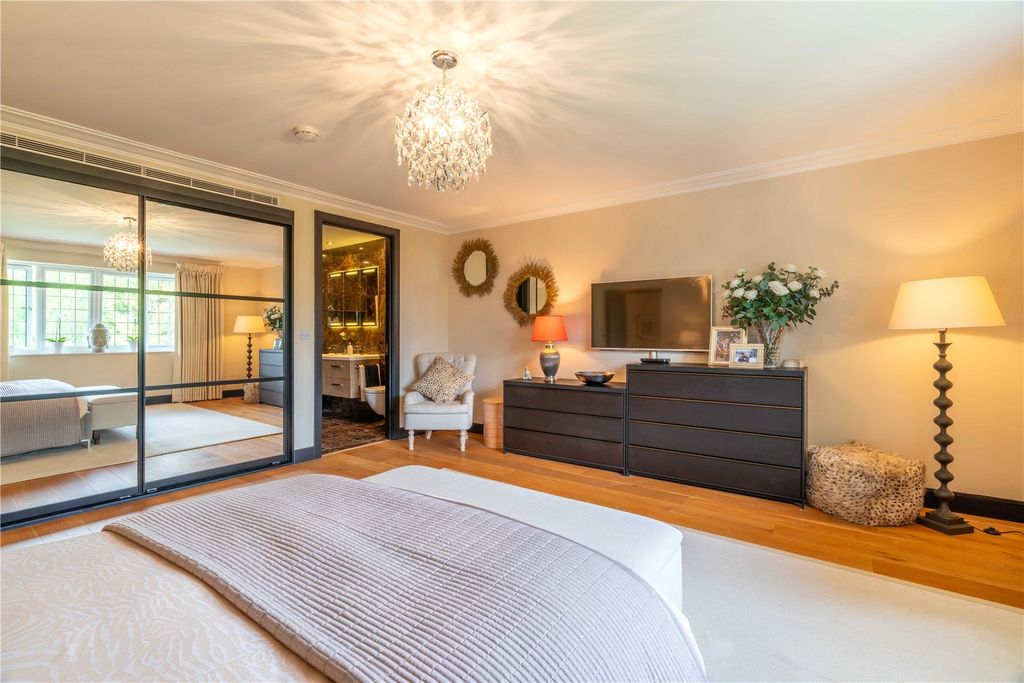 Additional image 8 of 3 bed flat for saleHigh Road, Chigwell, Essex IG7