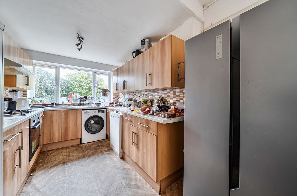 Property photo 2 of 16 1410599-16-699c68...