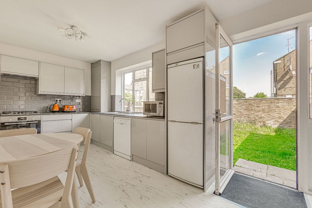 Property photo 3 of 9