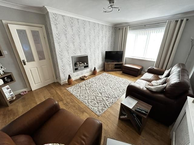 Property photo 3 of 16 Lounge
