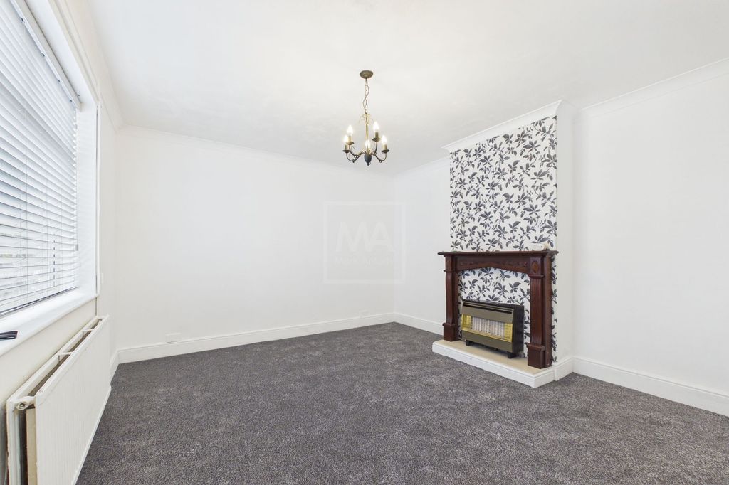 Property photo 2 of 14 Lounge