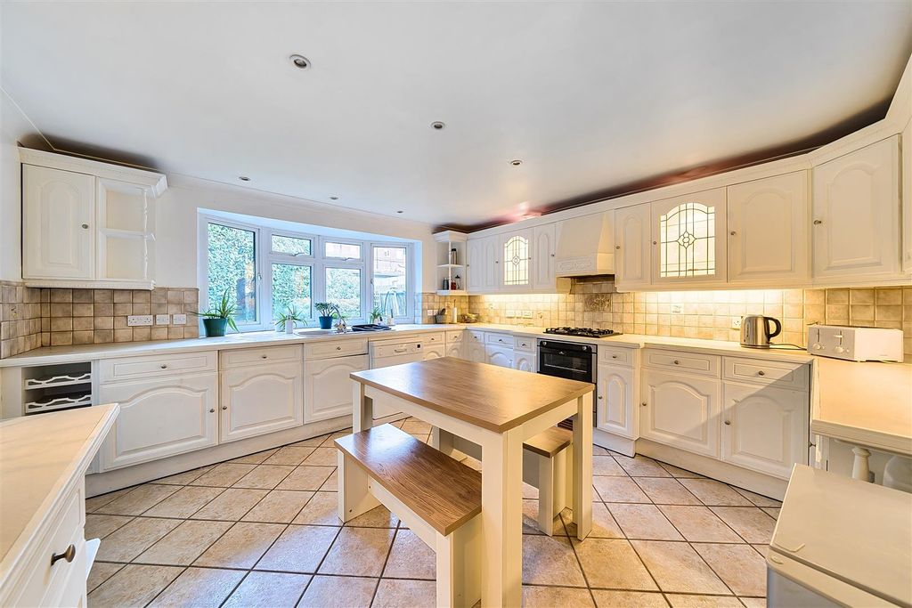 Property photo 3 of 17 1374483-11-690A0Ab605943.Jpg