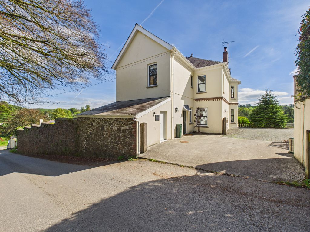Property photo 3 of 42