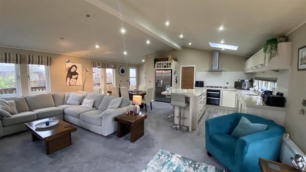 Property photo 3 of 16 6Ef1383902Ecfc1B275Fa55c1Fbe3Fca.Jpeg