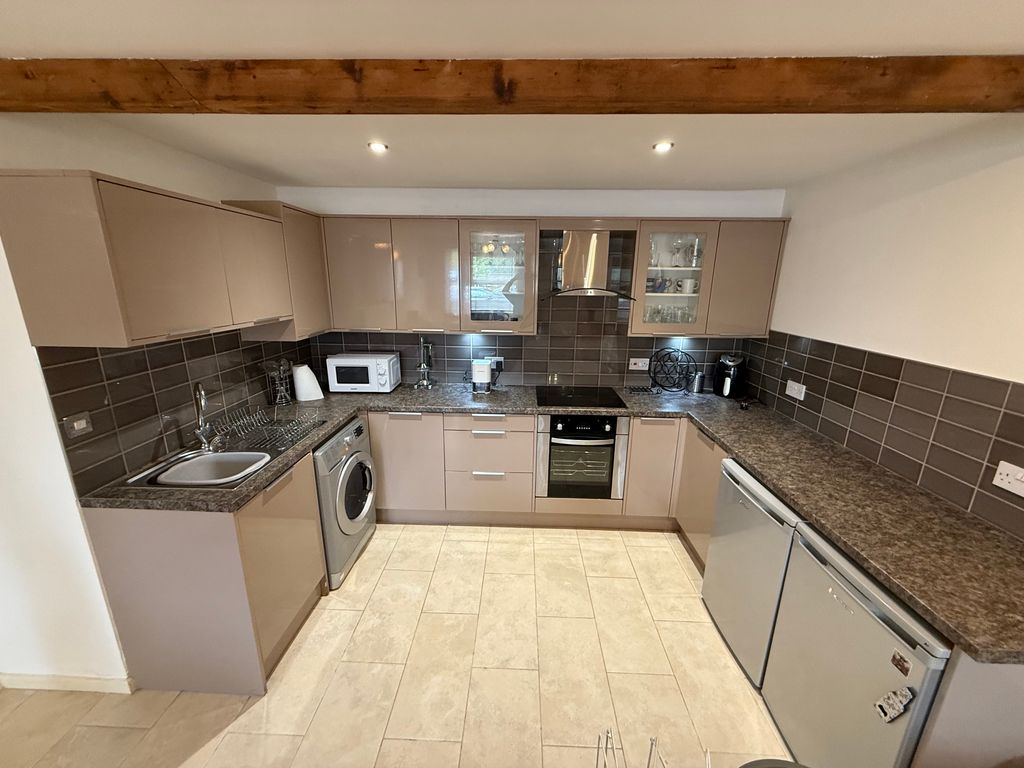 Property photo 2 of 8 Kitchen