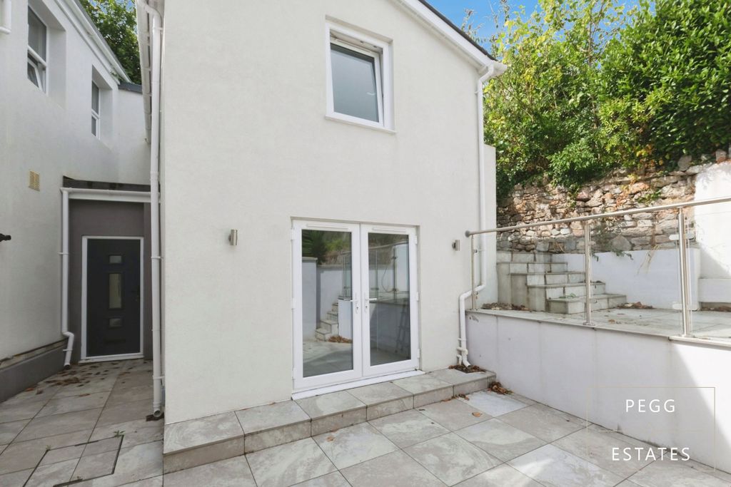 Property photo 2 of 26