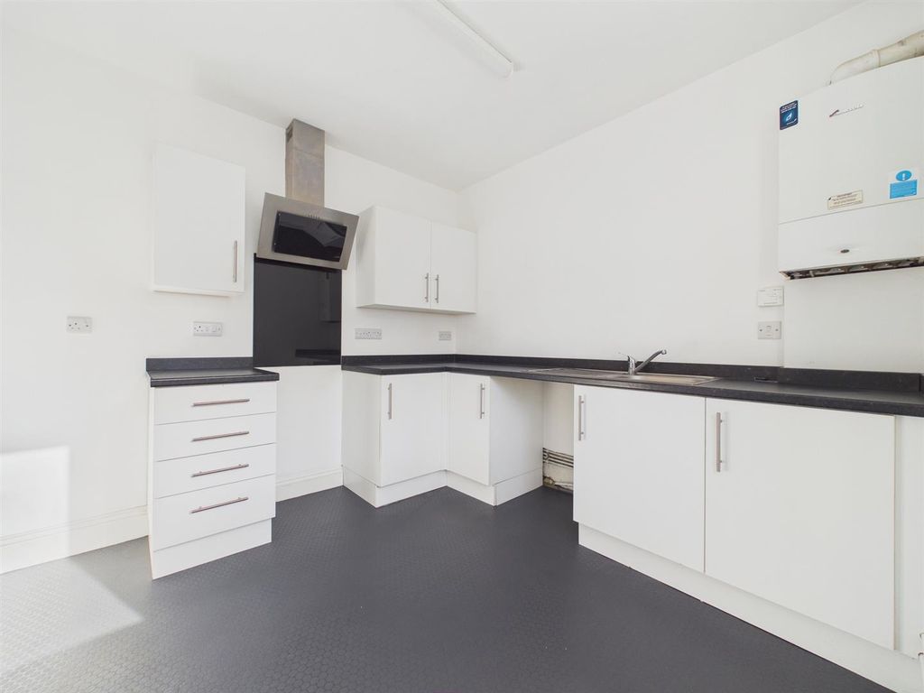 Property photo 3 of 9 Kitchen