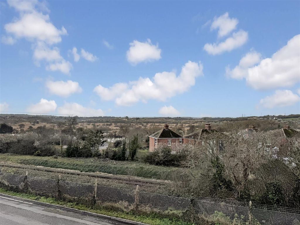 Property photo 2 of 30 3.Jpeg