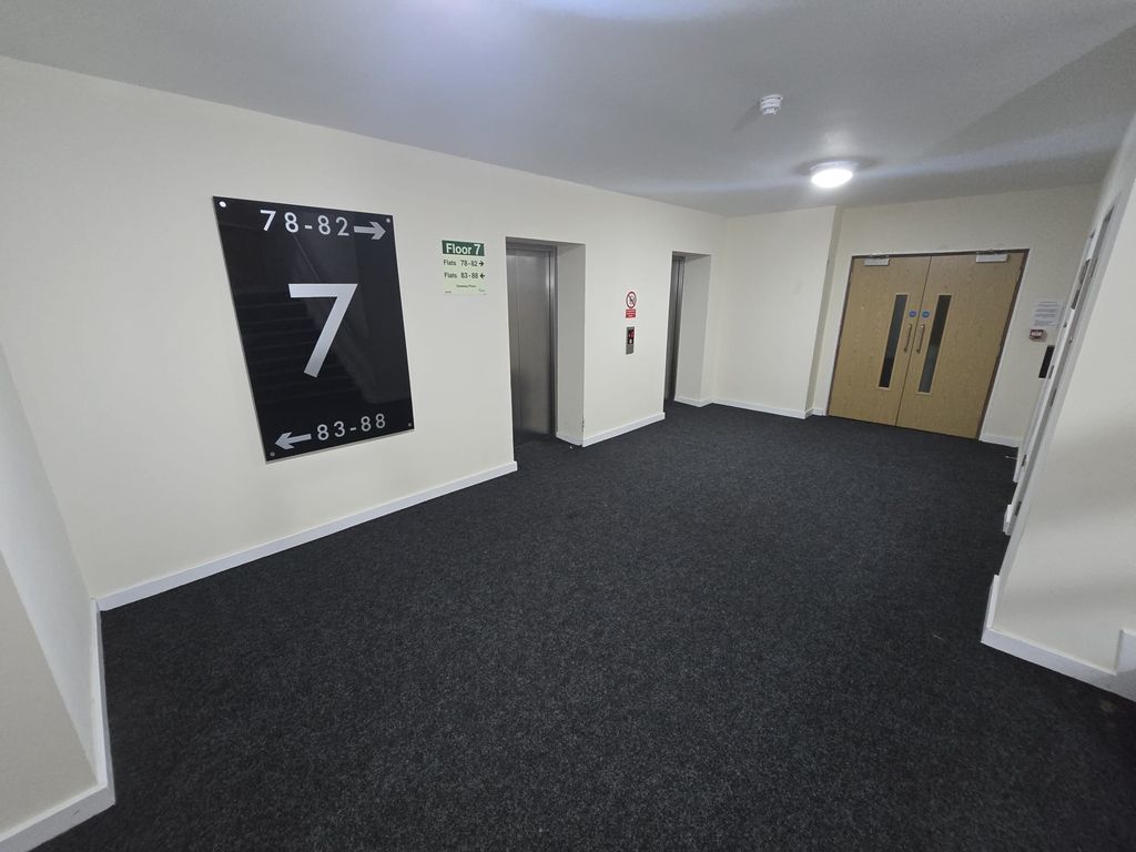 Property photo 2 of 11 Halls