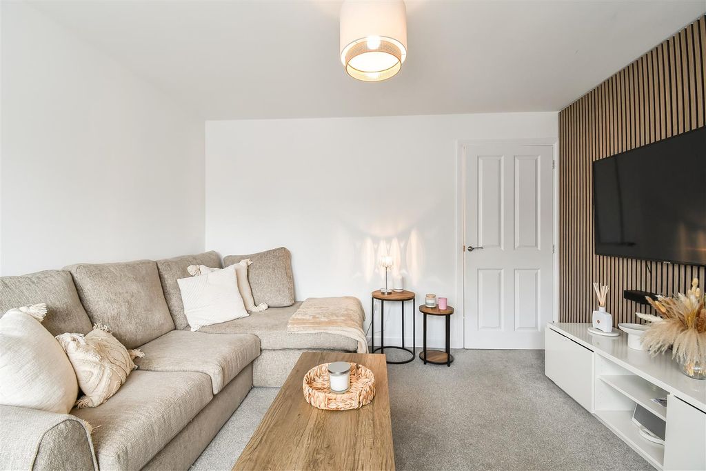 Property photo 3 of 23 Living Room