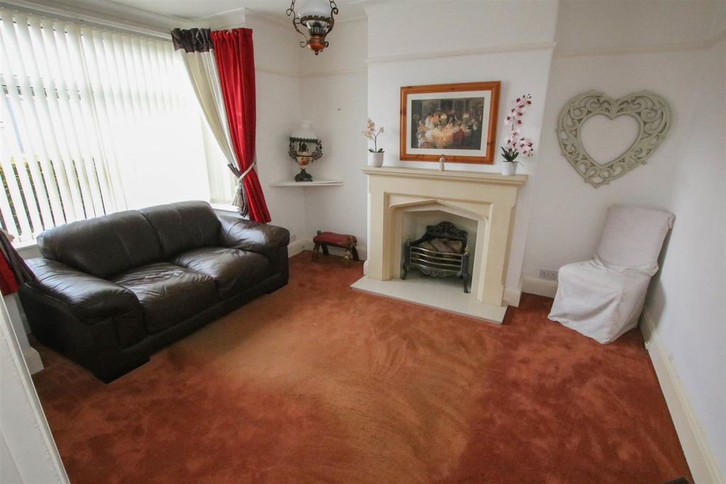 Property photo 2 of 16 Lounge