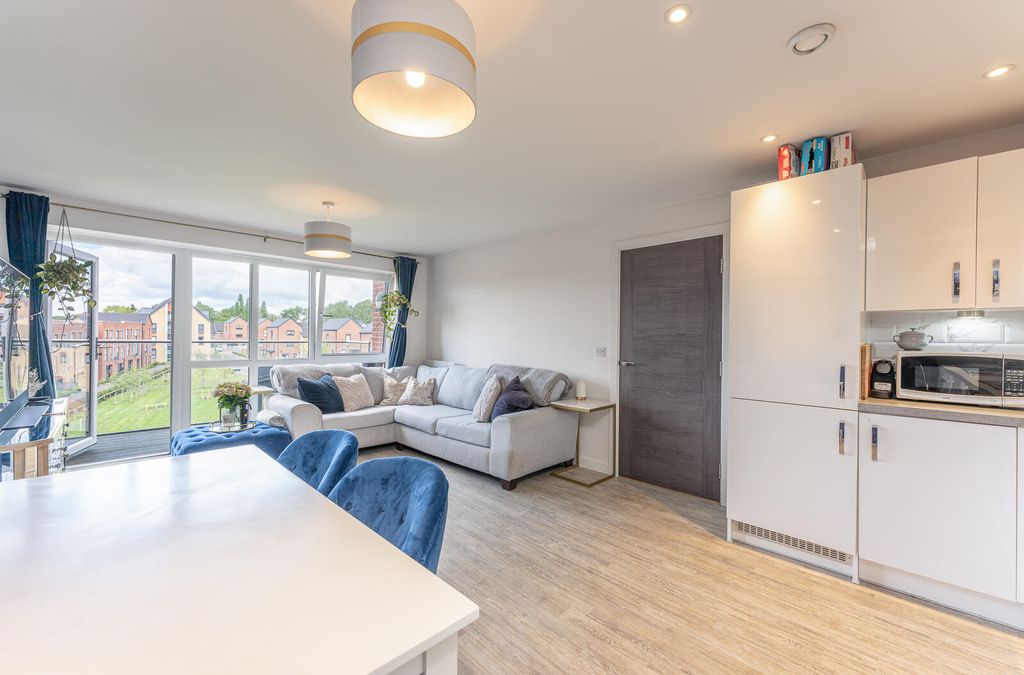 Property photo 3 of 10 Living Room