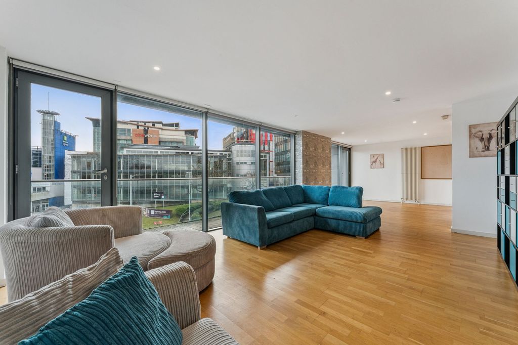 Property photo 2 of 22