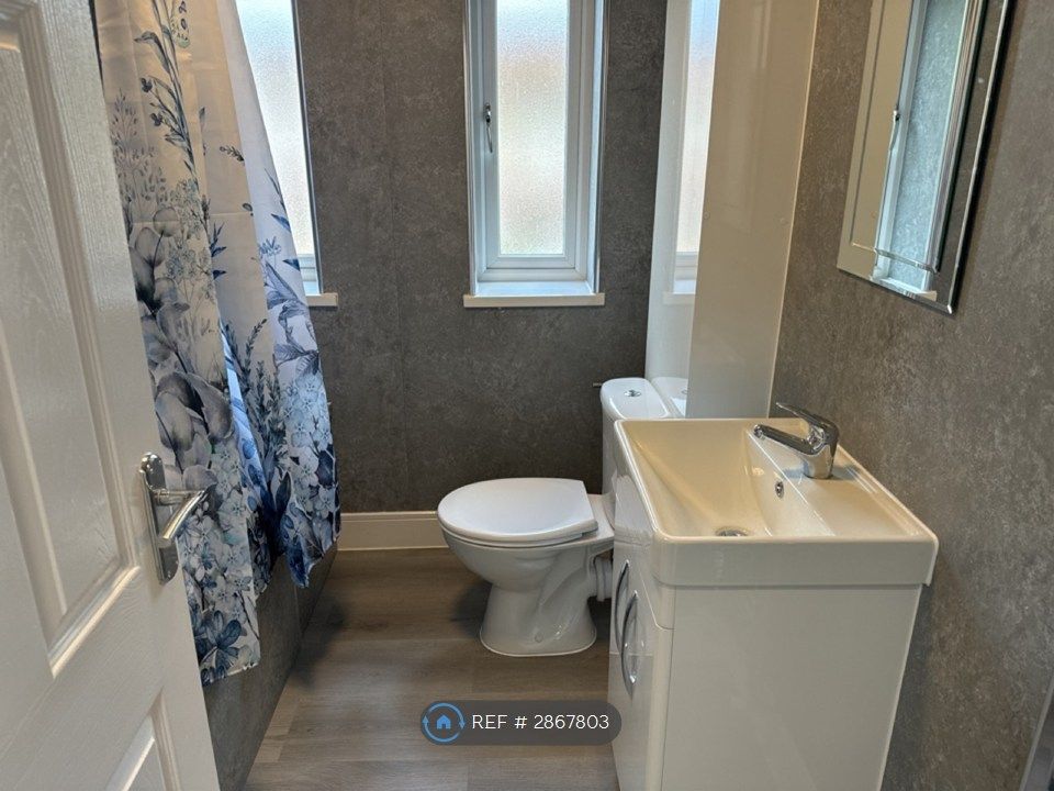 Property photo 2 of 8 Bathroom -77E