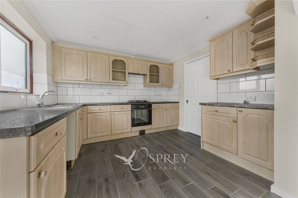 Property photo 2 of 9 Kitchen