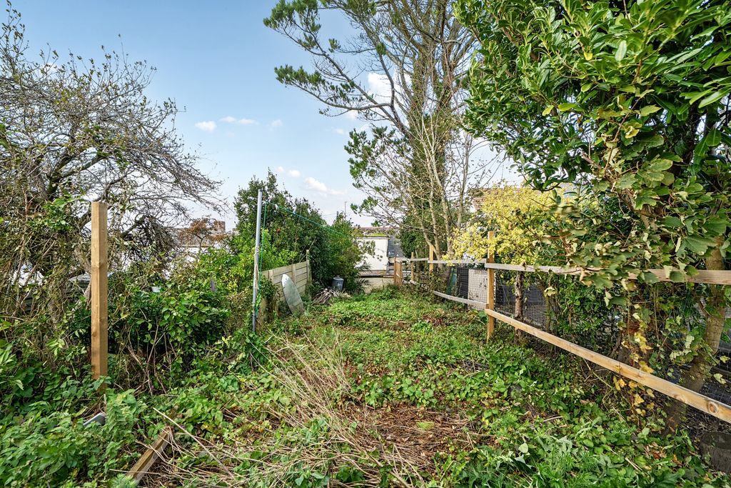 Property photo 3 of 21 1538067-3-1A168Dd...