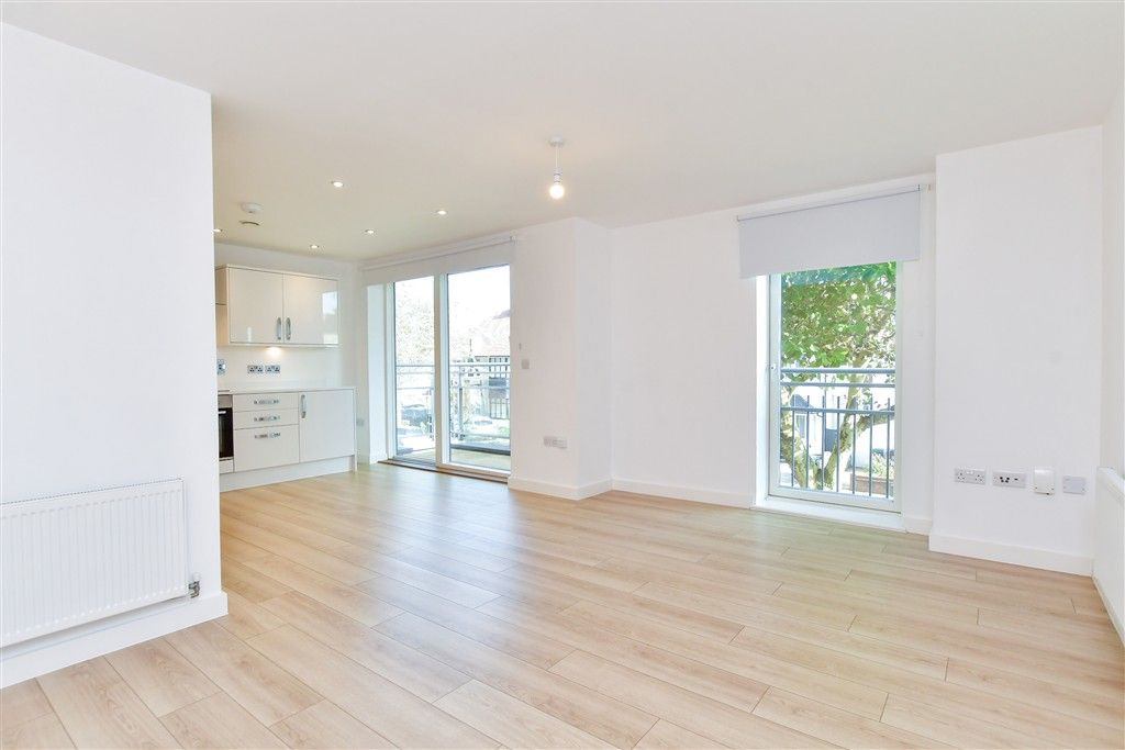 Property photo 1 of 10 Lounge