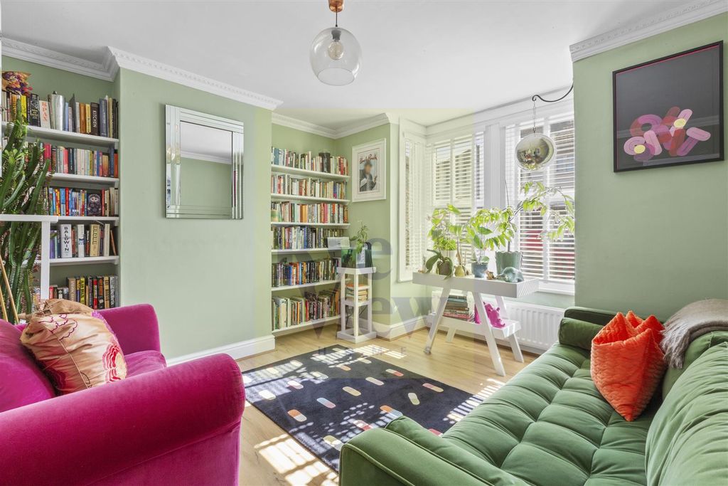 Property photo 2 of 7 7 Rosebery Ave, Hp13 7Ah (L)-3 (1).Jpg