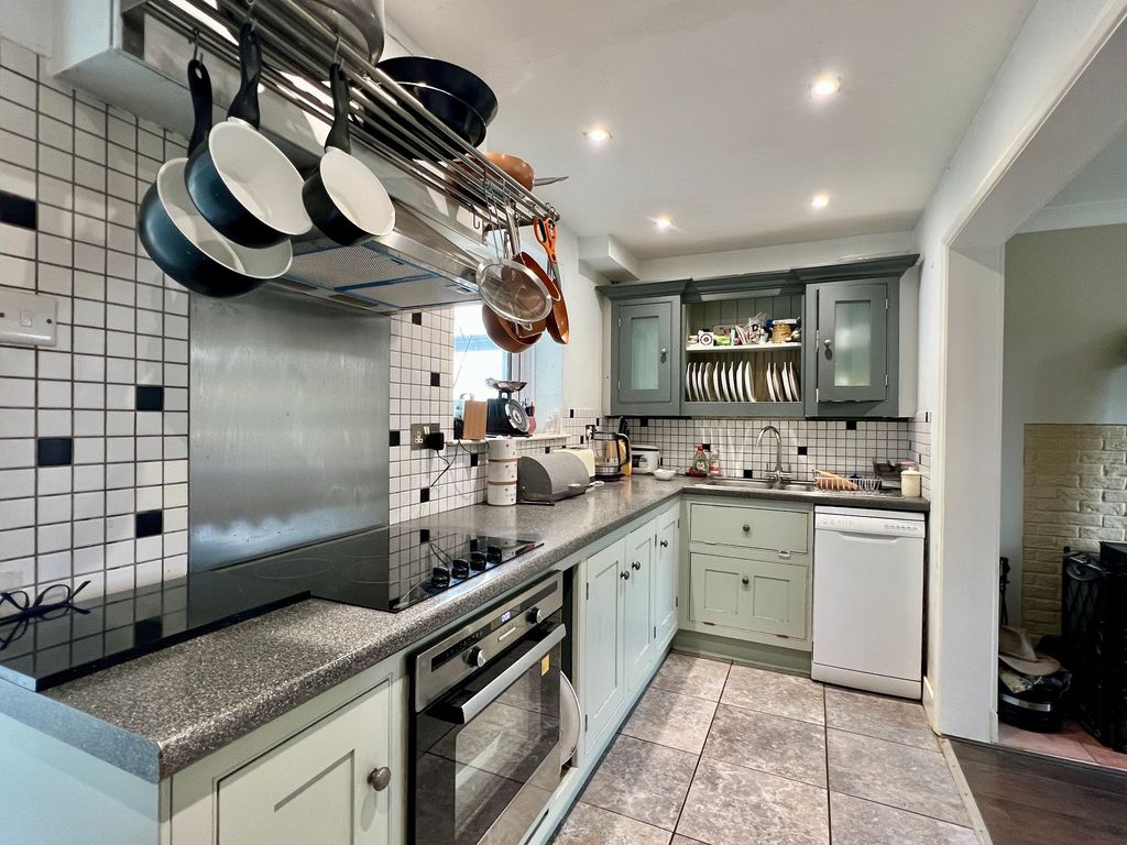 Property photo 3 of 28