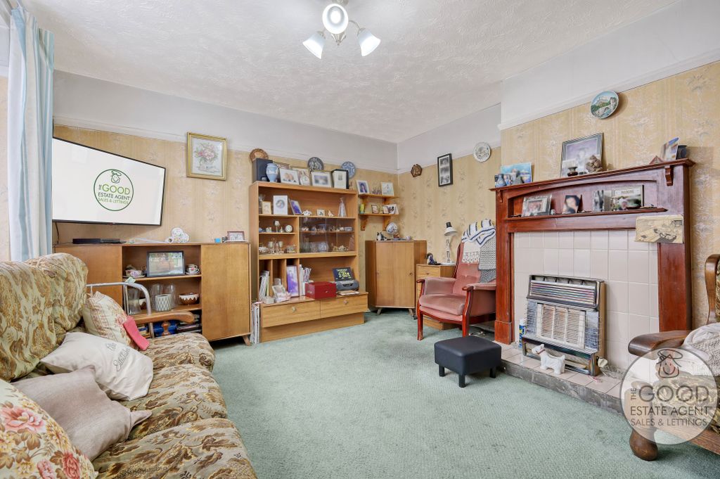 Property photo 3 of 13