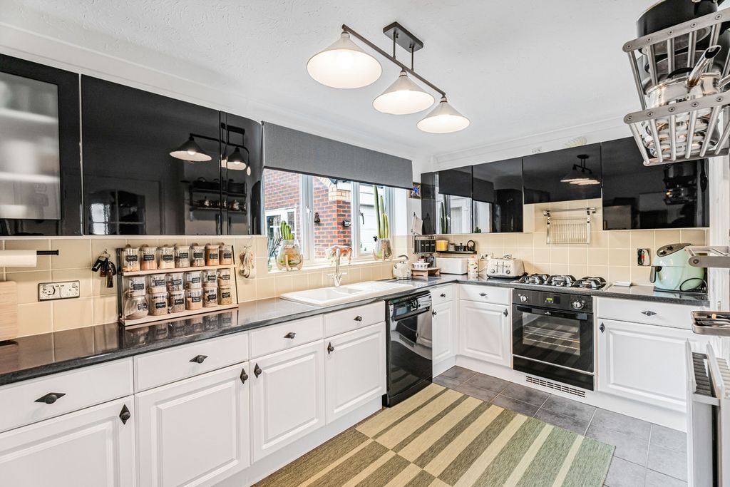 Property photo 3 of 24