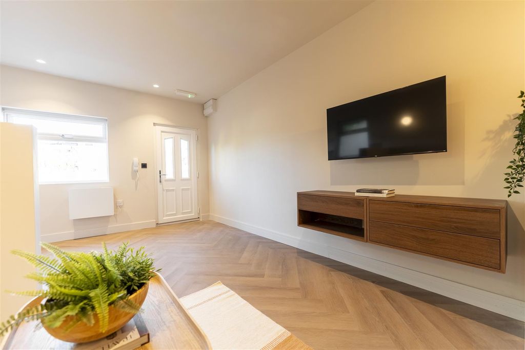 Property photo 2 of 6 57Kitchenerrd-Photos-72.Jpg