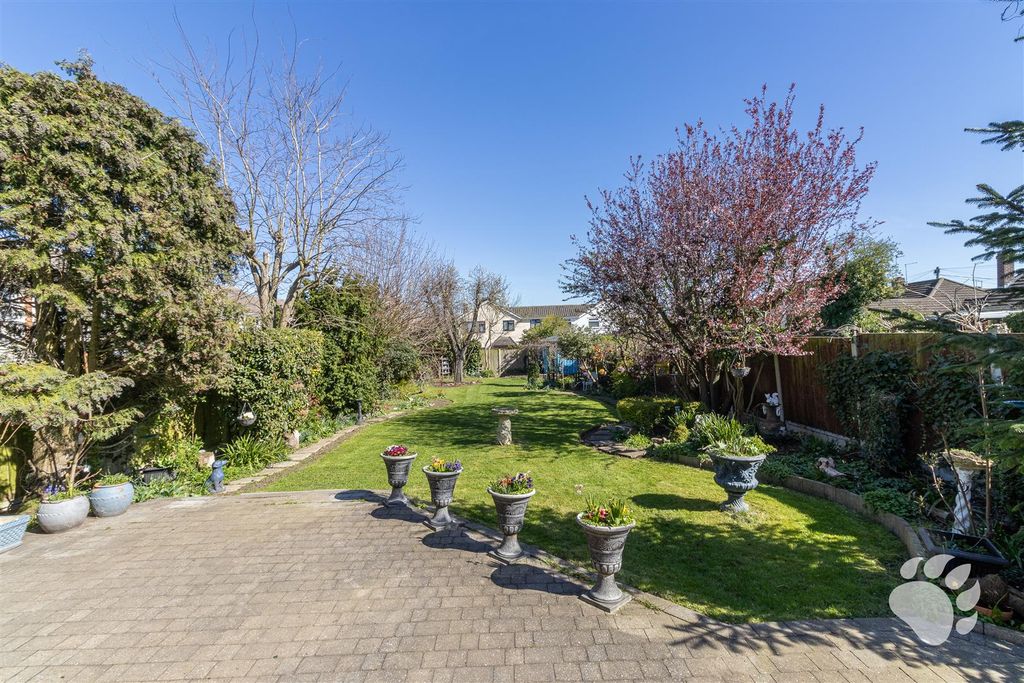 Property photo 2 of 35 Garden