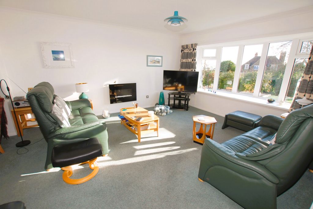 Property photo 3 of 28 Sitting Room