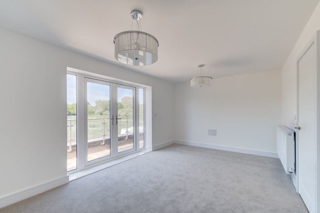 Property photo 3 of 19 Picture No. 09