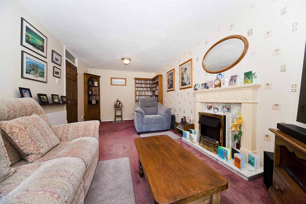 Property photo 2 of 17