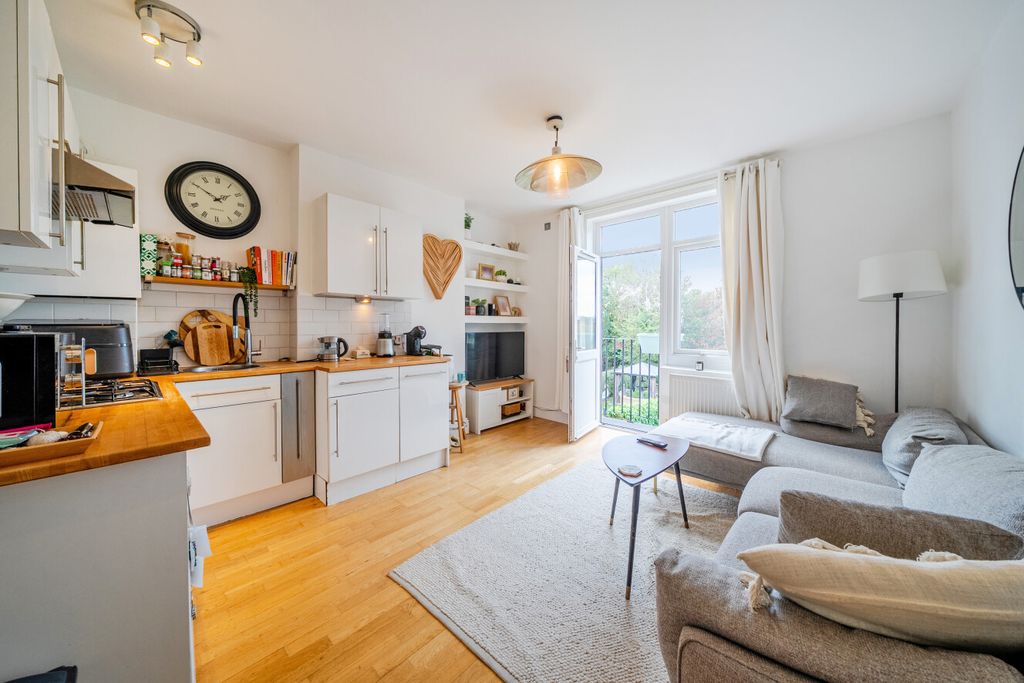 Property photo 3 of 7 1536774-10-6Ad637...