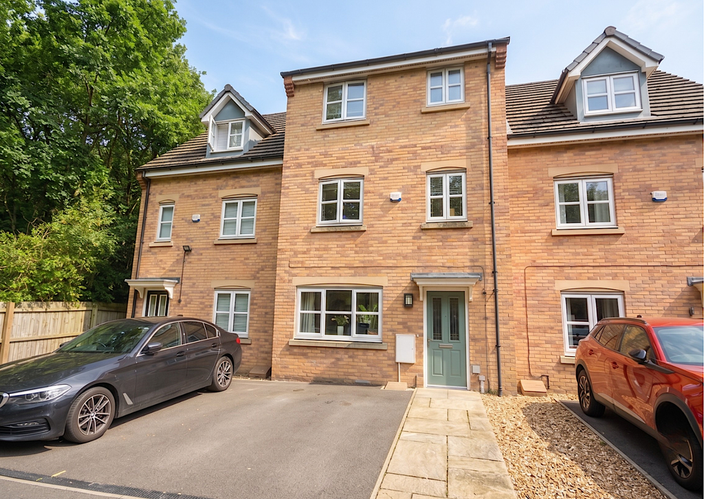 Property photo 1 of 18 Travers Street, M7 3Dn