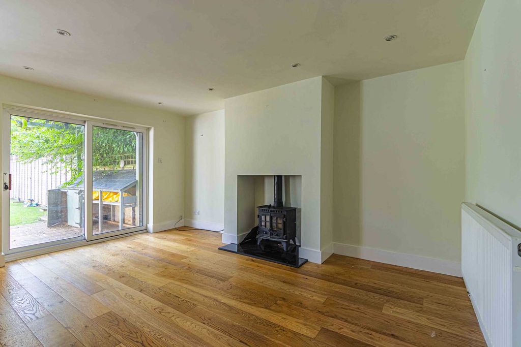 Property photo 3 of 17 Photo