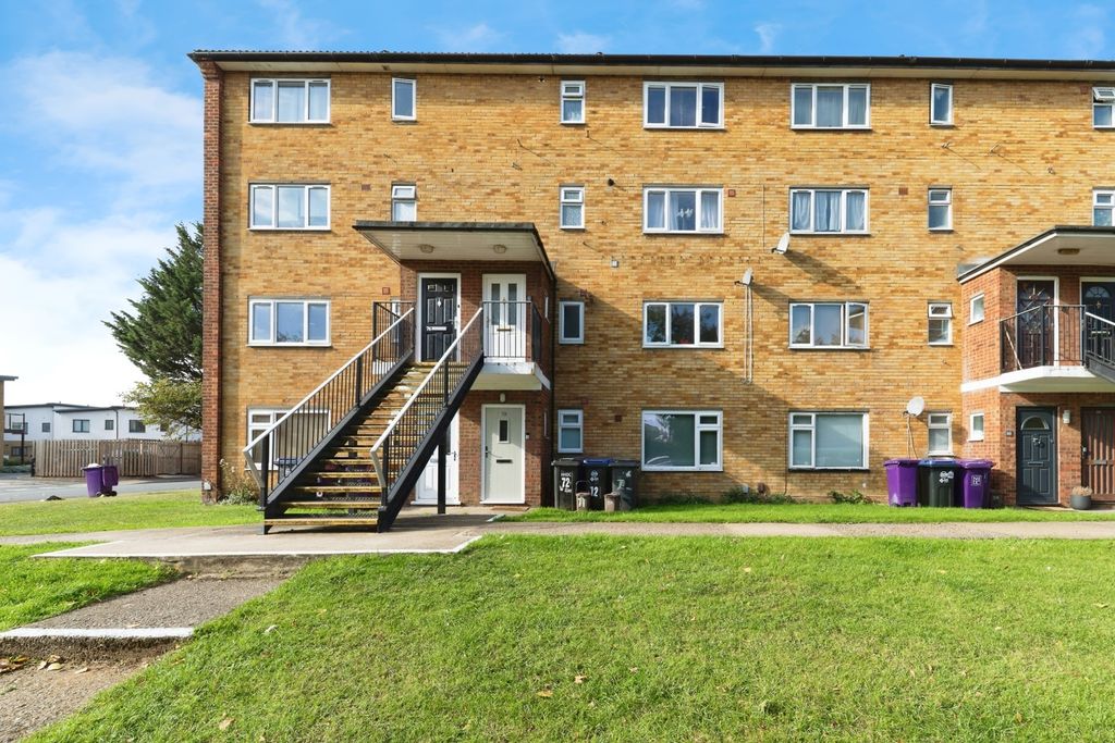 Property photo 1 of 17 Front Aspect