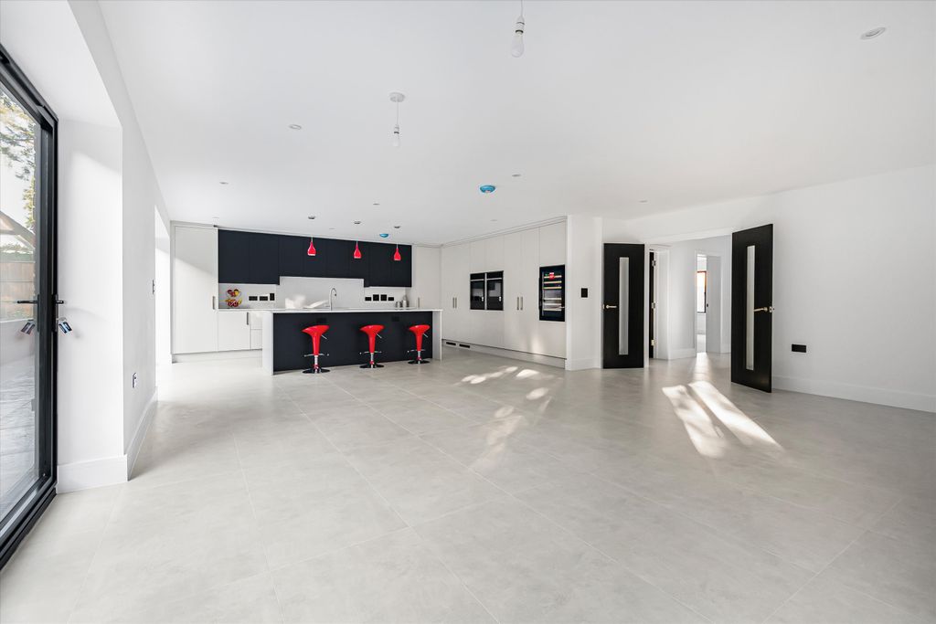 Property photo 3 of 41 Image