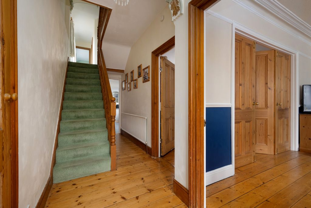 Property photo 2 of 25 Entrance Hall