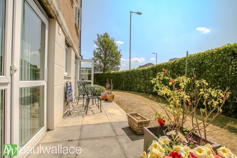 Property photo 2 of 11 Communal Garden