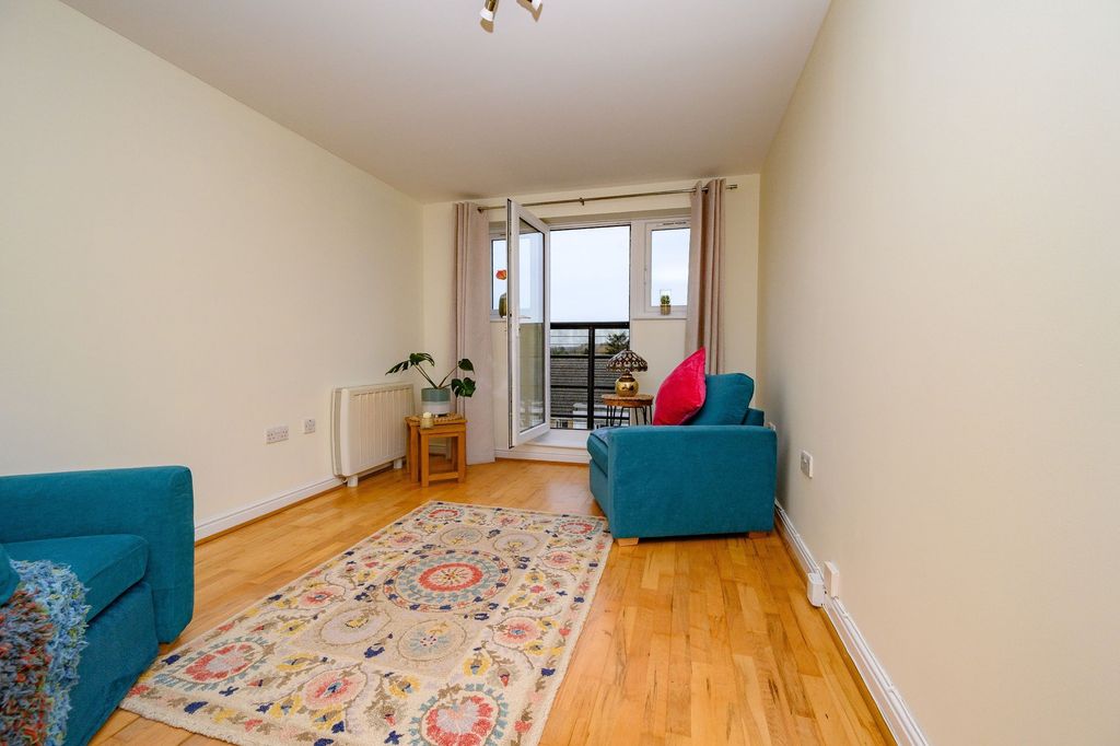 Property photo 3 of 11