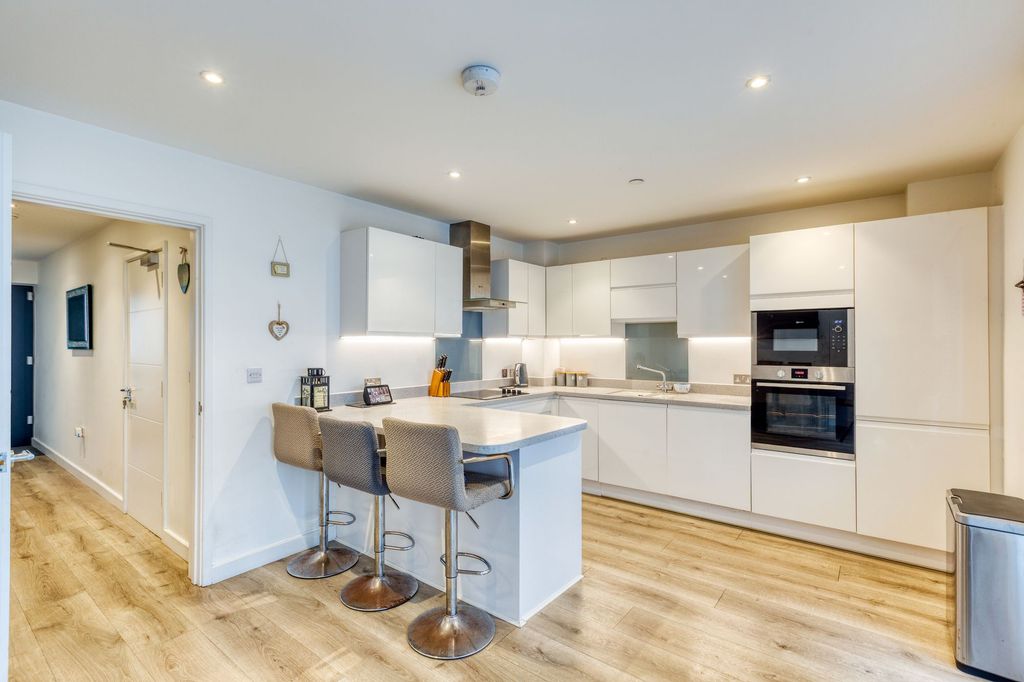 Property photo 2 of 33