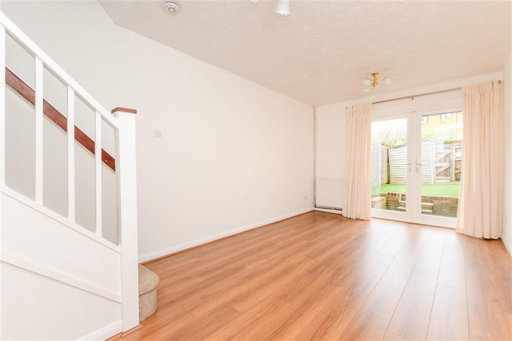 Property photo 3 of 8 Lounge