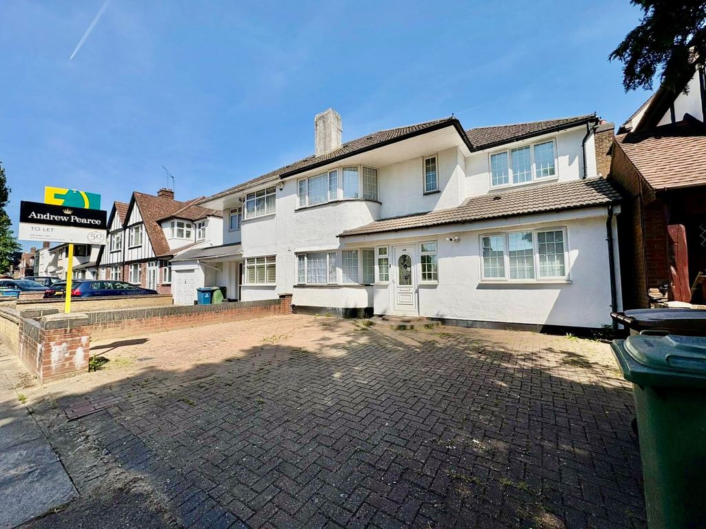 Property photo 1 of 18 Uxbroad