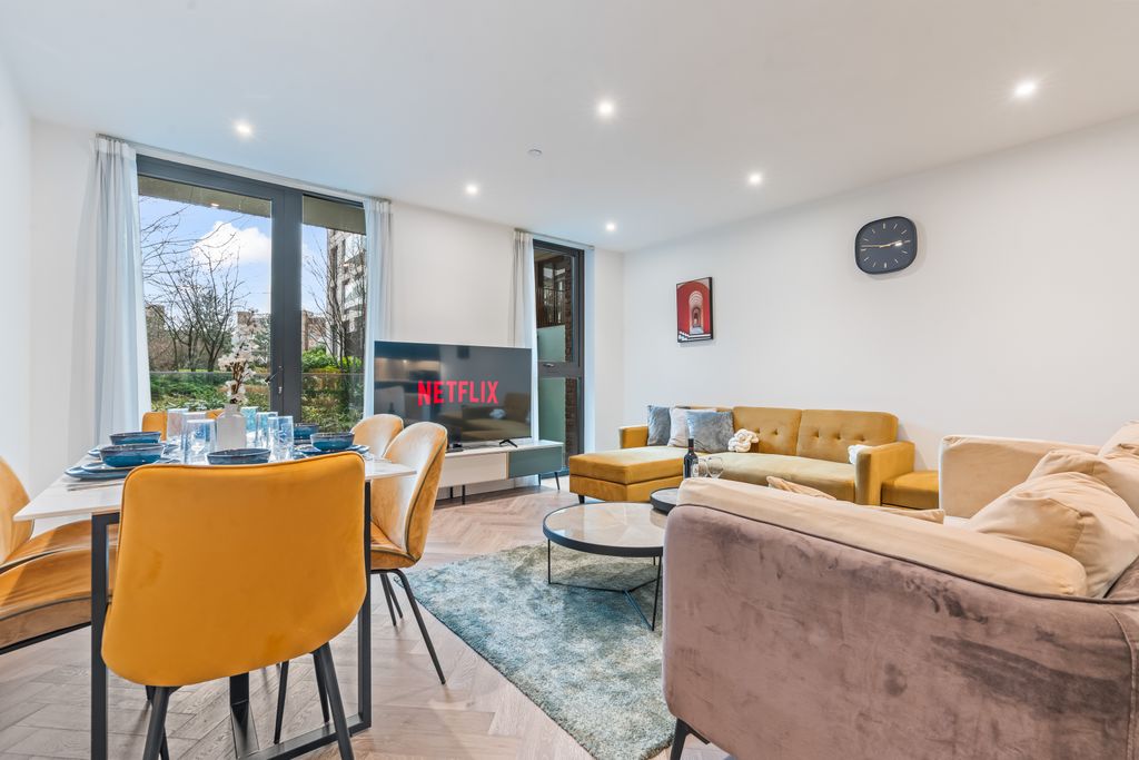 Property photo 1 of 43